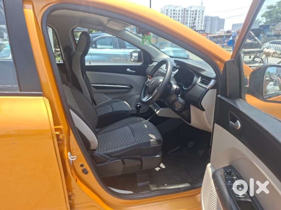 Renault Triber Rxz, 2023, Petrol