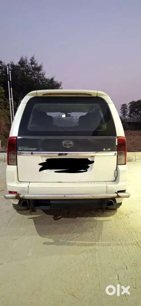 Tata Safari Storme 2015