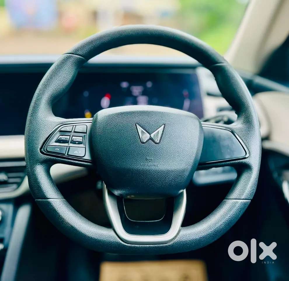 Mahindra Xuv700 2.0 Ax 5 Petrol Mt Str, 2021, Petrol