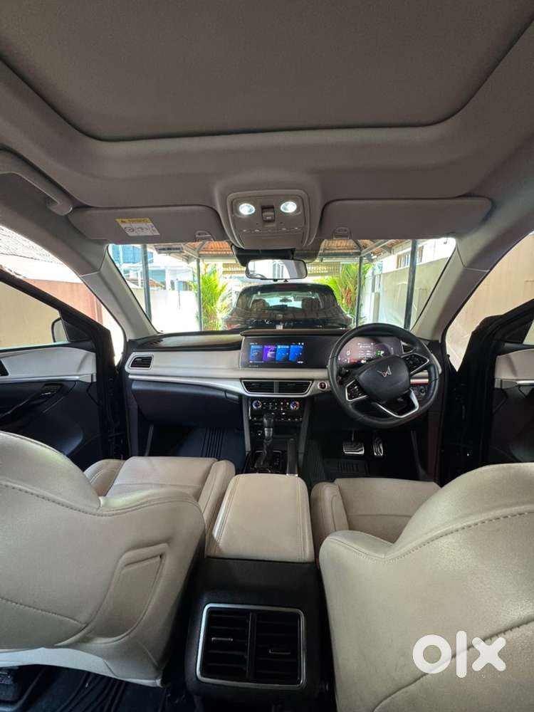 Mahindra Xuv700 Diesel Automatic Ax7 Midnight Black