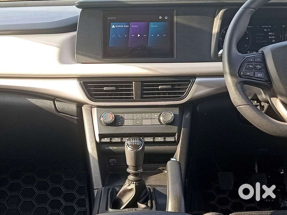 Mahindra Xuv700 2.0 Mx Petrol Mt 5 Str, 2024, Petrol