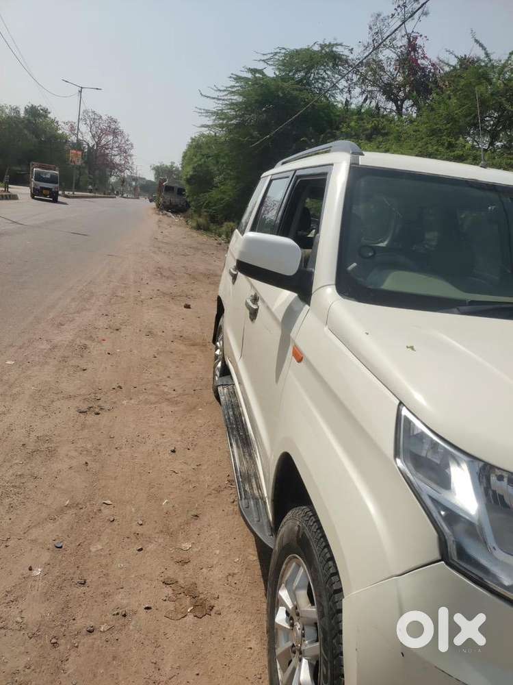 Mahindra Tuv 300 2017