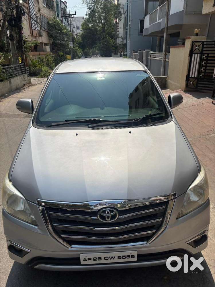 Innova V Diesel 2014 – Family Used Car