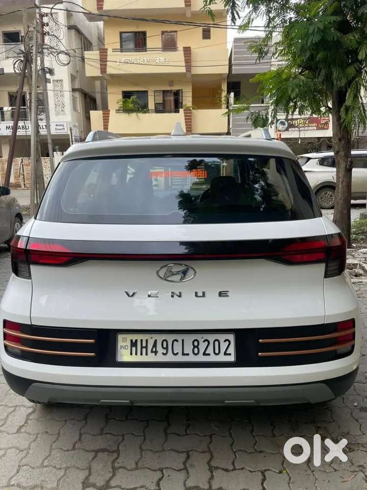 Hyundai Venue 2025 Diesel 11000 Km Driven