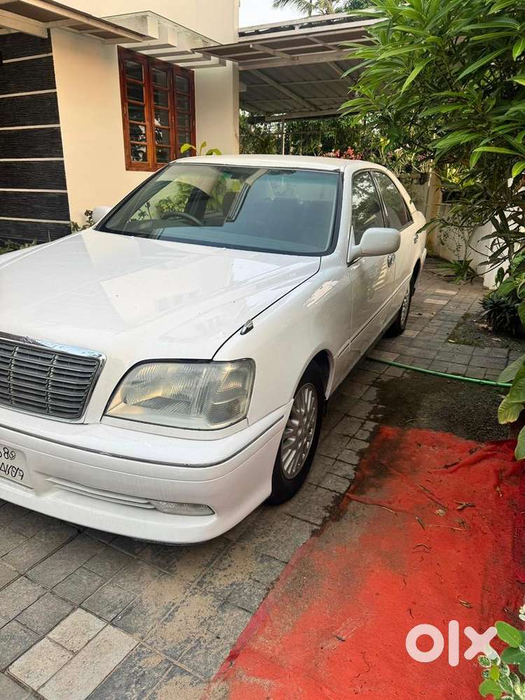Toyota Crown Royal Saloon
