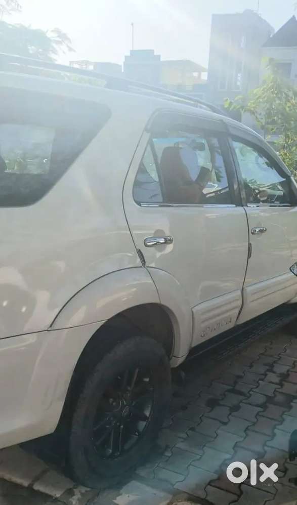 Toyota Fortuner Automatic 2014 Diesel 125000 Km Driven