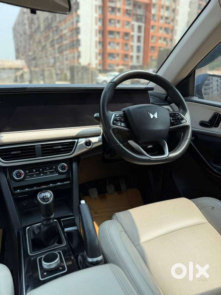 Mahindra Xuv700 2.0 Ax 7 Petrol Mt Str, 2022, Petrol