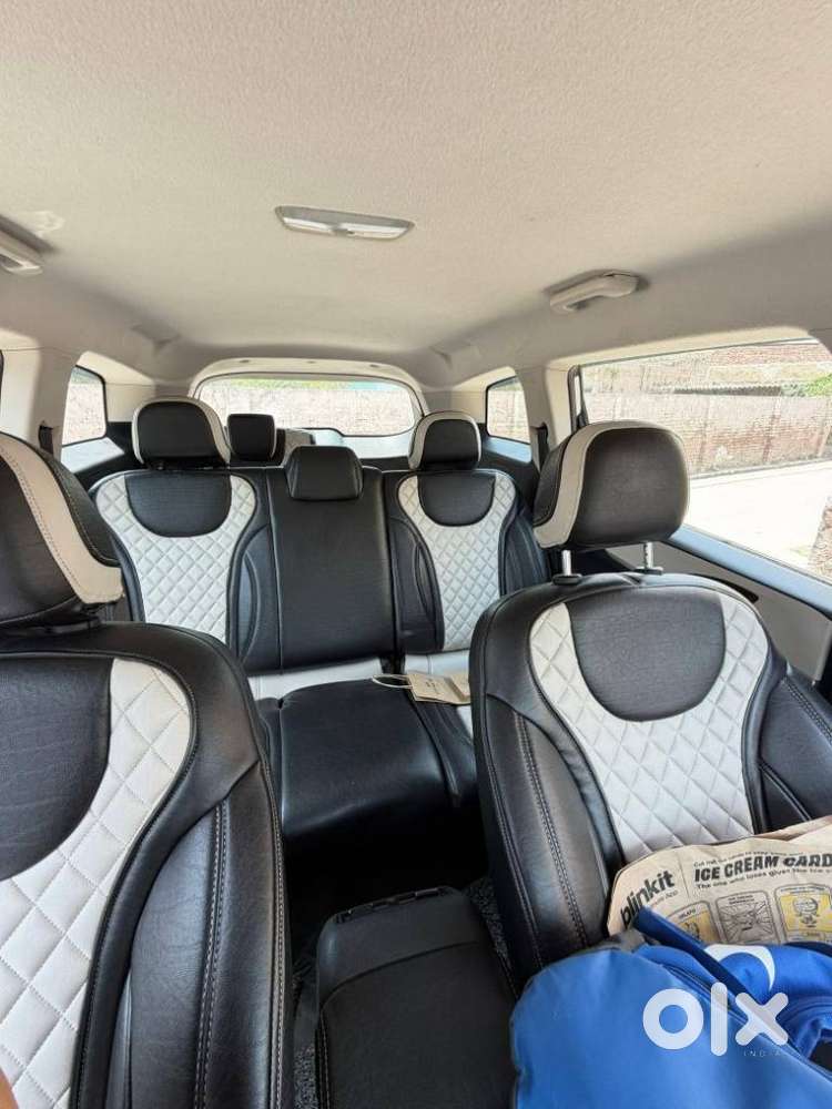 Mahindra Xuv700 2.0 Mx Petrol Mt 5 Str, 2022, Petrol