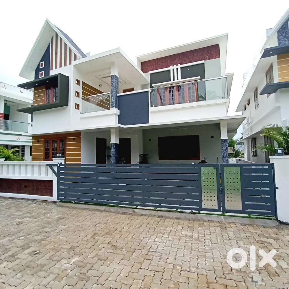 Newly constructed 4 bed 2500 sqft villa in pukkattupady near kakanad