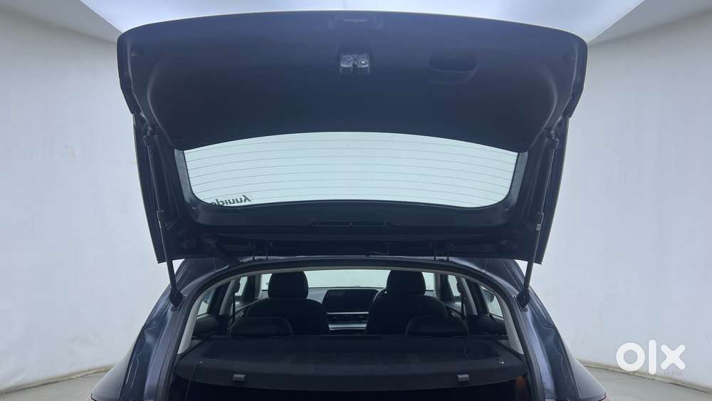Hyundai I20 Asta (o) 1.2 Mt, 2023, Petrol