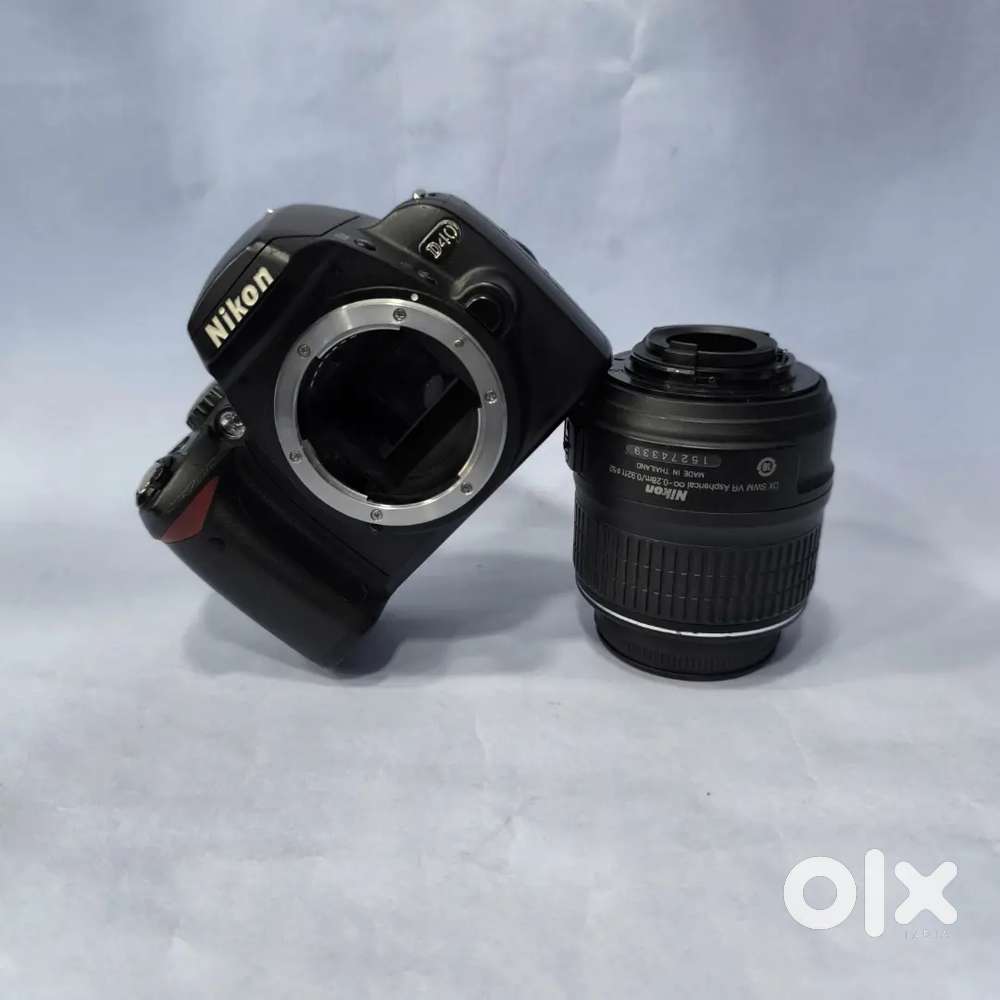 Nikon D40 with 18-55mm f/3.5-5.6G VR Lens 6.1MP Beginner DSLR