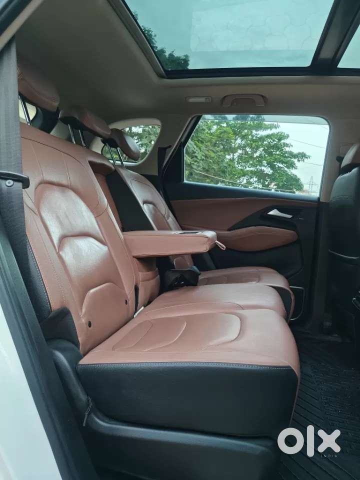Mg Hector Plus Savvy Pro 1.5 Turbo Petrol Cvt 7 Str Dual Tone, 2023,..