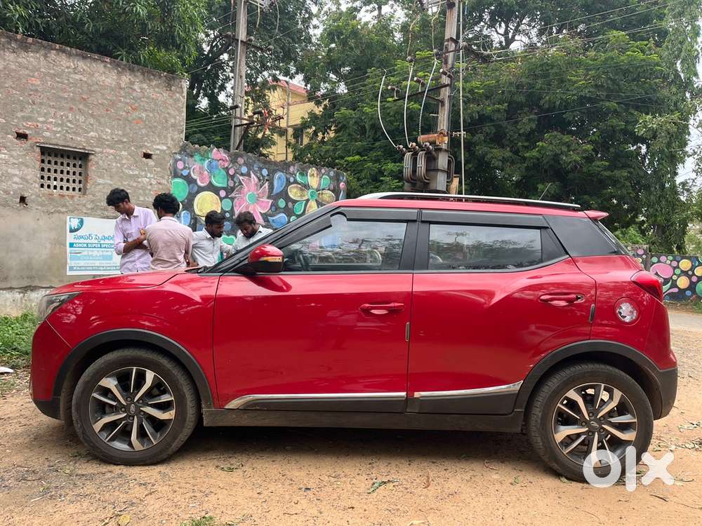 Mahindra Petrol 2020 Car