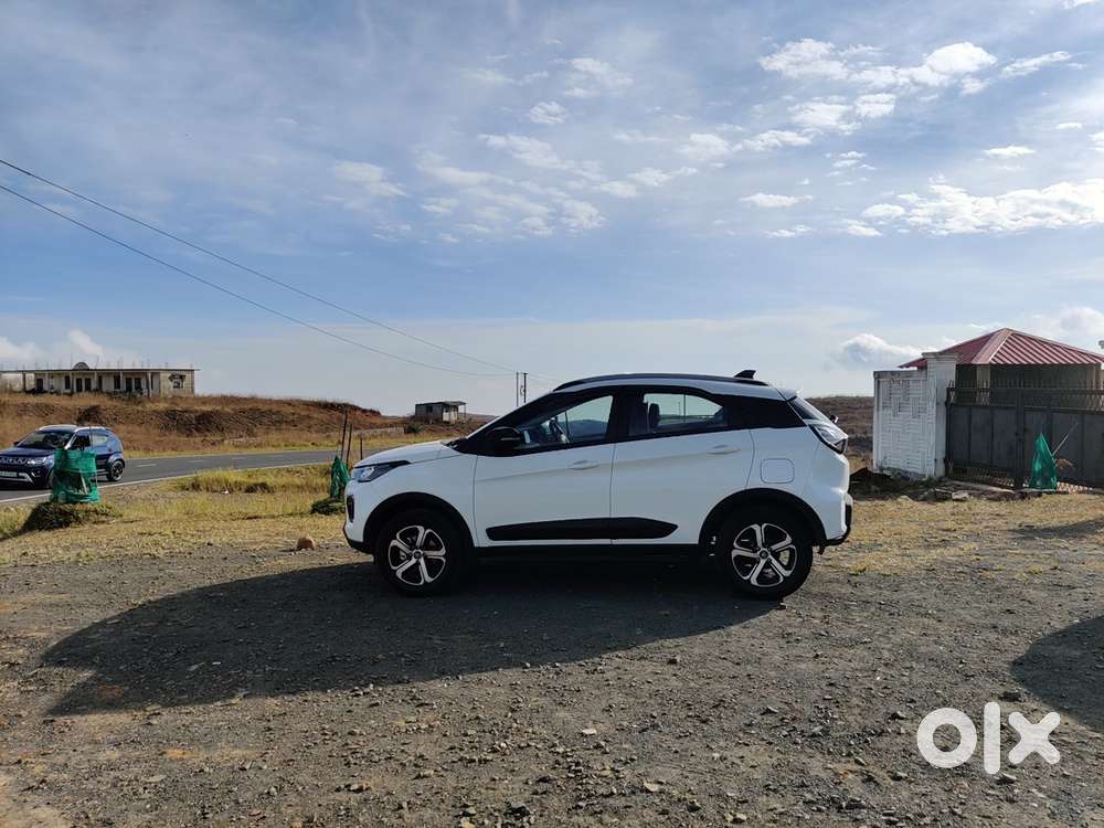 Tata Nexon Xz+s (top Model) Petrol, 2023