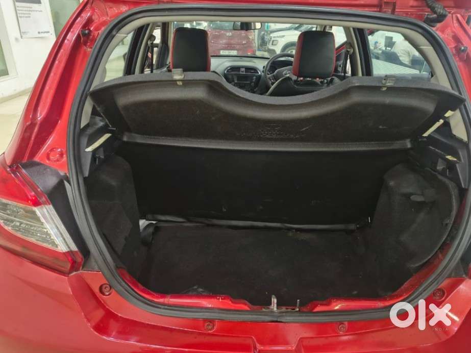 Tata Tiago 1.2 Revotron Xza, 2018, Petrol