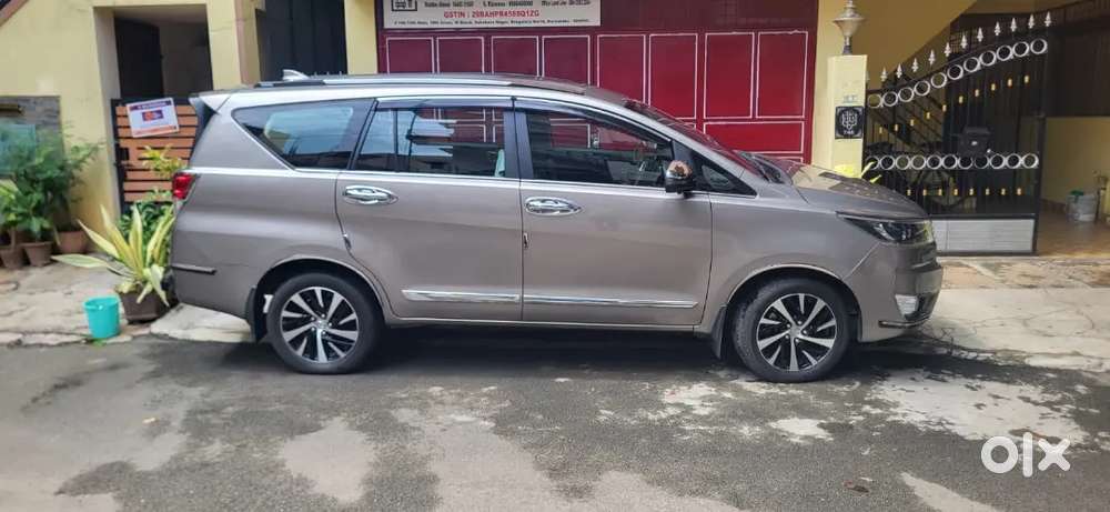 Toyota Innova Crysta 2024