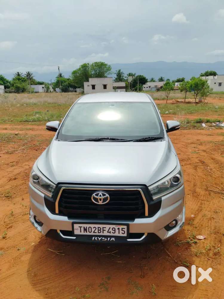 Toyota Innova Crysta 2.4 V 2016