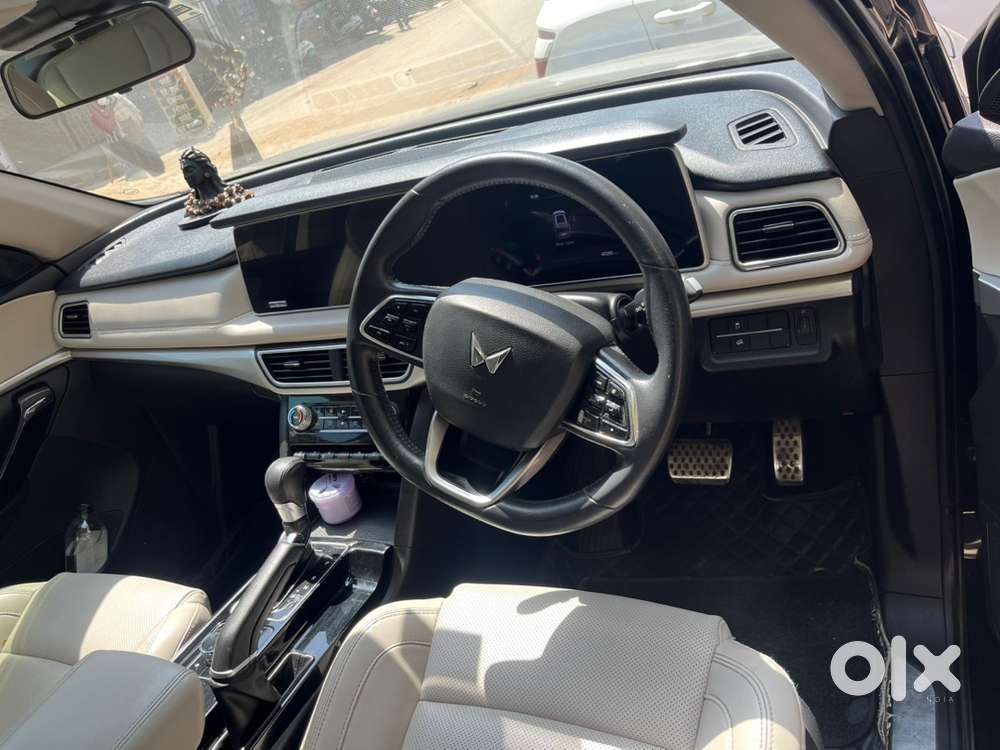 2022 Mahindra Xuv700 Petrol Automatic