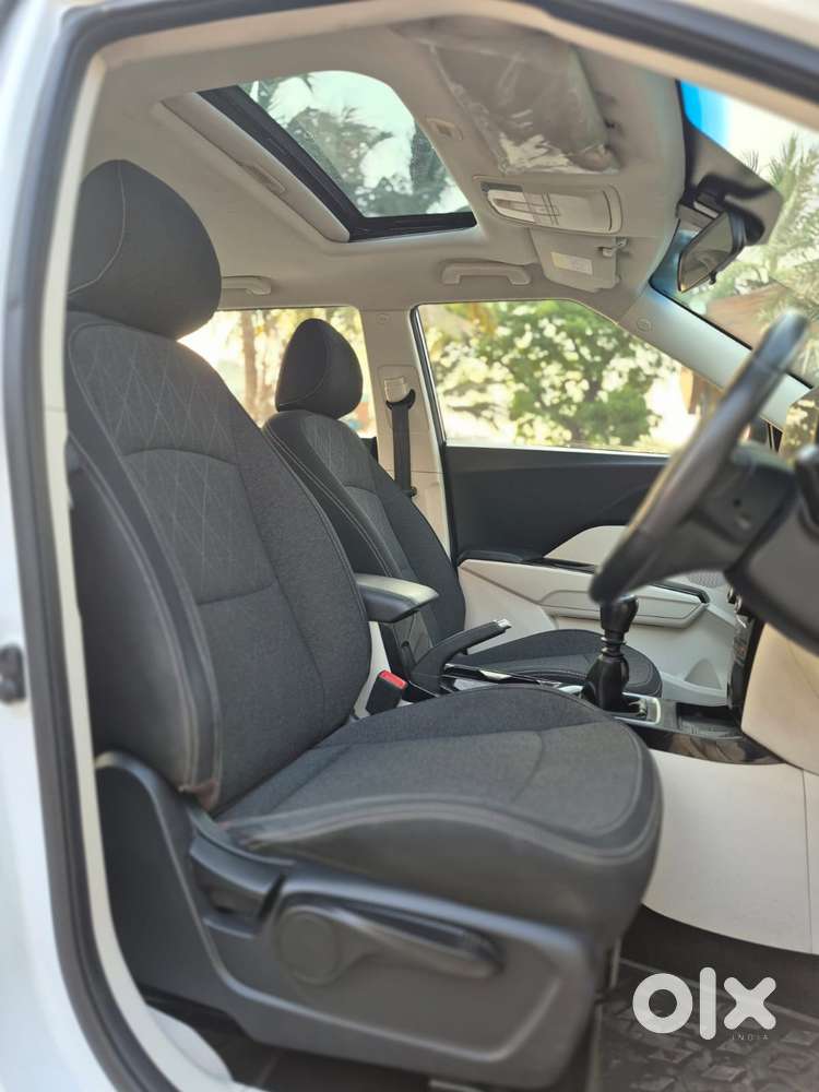 Mahindra Xuv 3xo Ax5 Pm Mt, 2026, Petrol