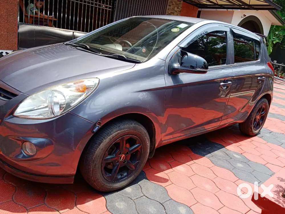 • Hyundai I20 2010 Diesel Well Maintained •
Less Kilometres Driven