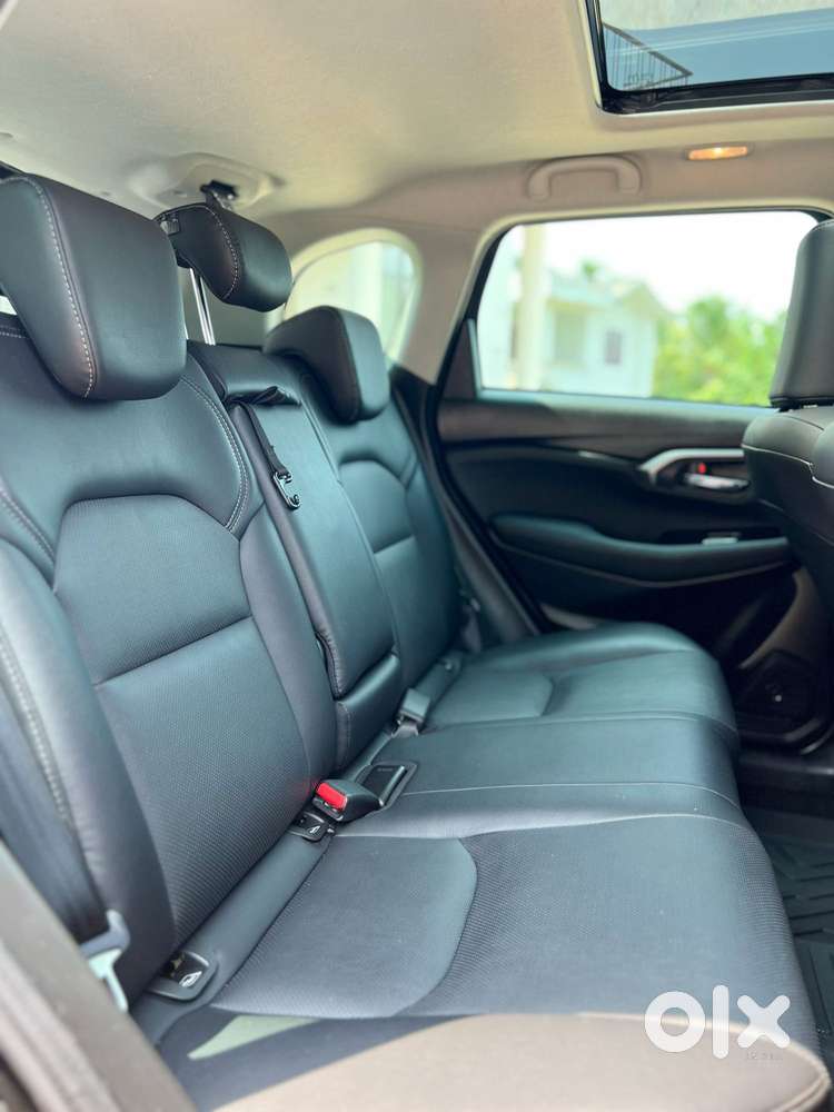 Toyota Urban Cruiser Hyryder 1.5 V Neo Drive At, 2025, Petrol