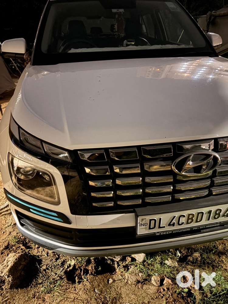 Hyundai Venue Petrol Well Maintained 2024