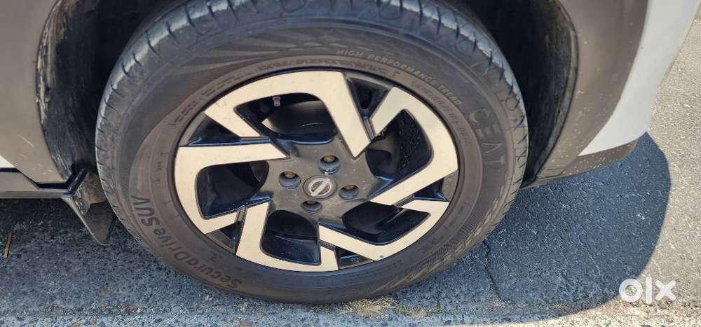 Nissan Magnite 1.0 Xv Premium, 2021, Petrol