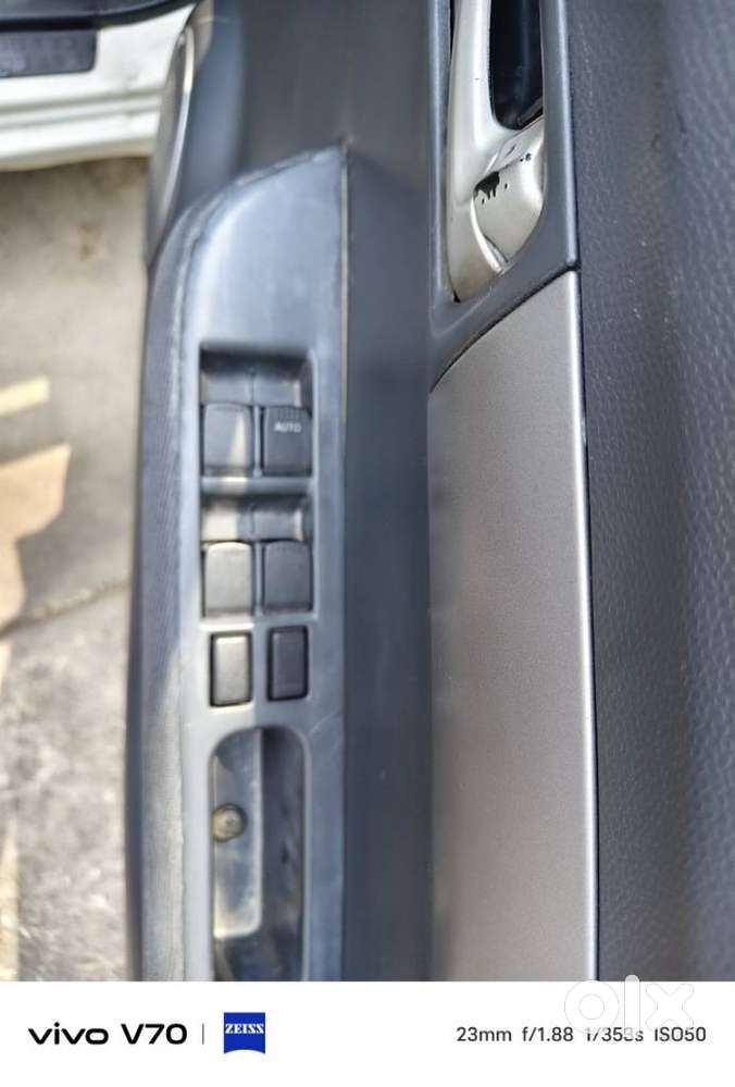 Maruti Suzuki Swift Vxi 1.2 Abs Bs-iv, 2011, Petrol
