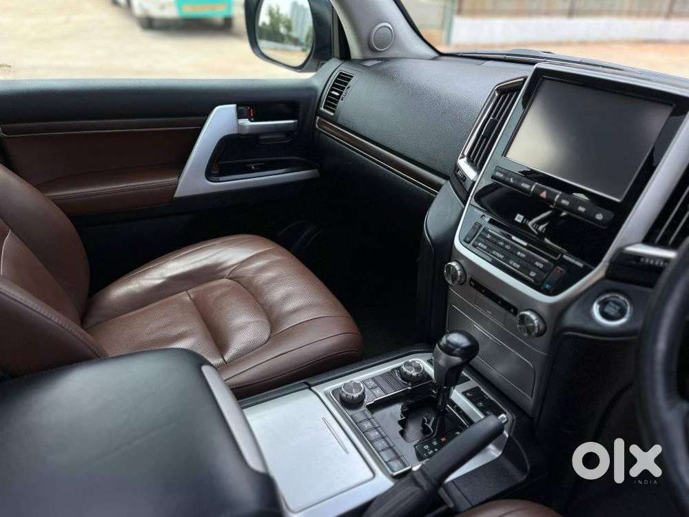 Toyota Land Cruiser [2015-2020] 4.5 Vx Lc 200, 2016, Diesel