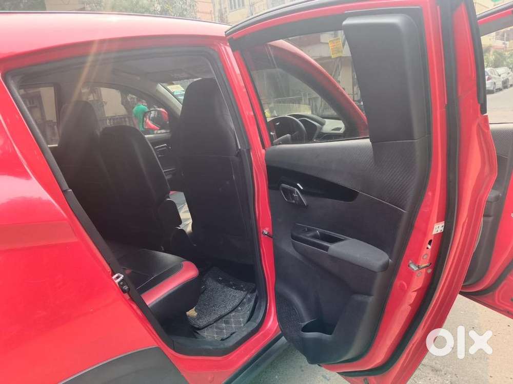 Mint Condition And Family Use Car Kuv 100 Top Model