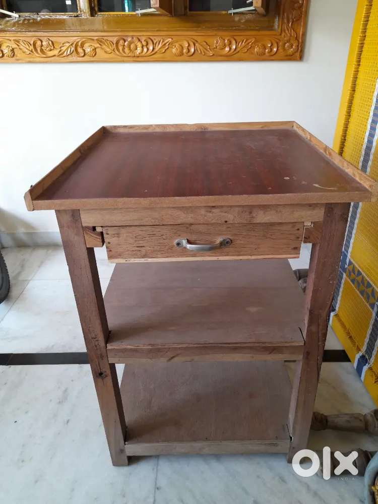 Computer table