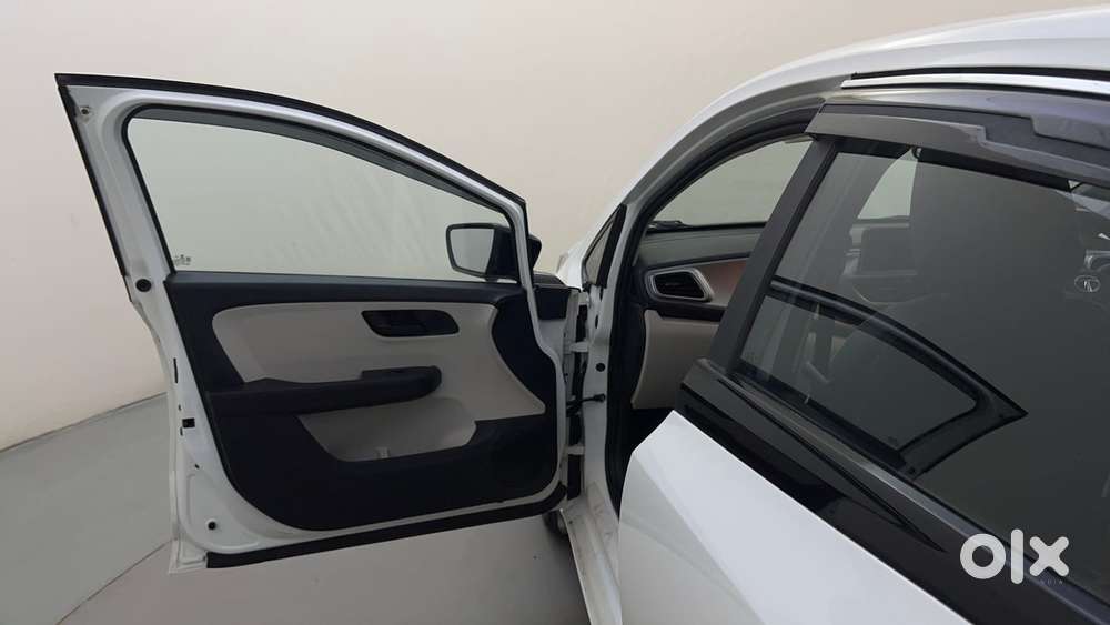 Tata Altroz 1.2 Xt, 2022, Petrol