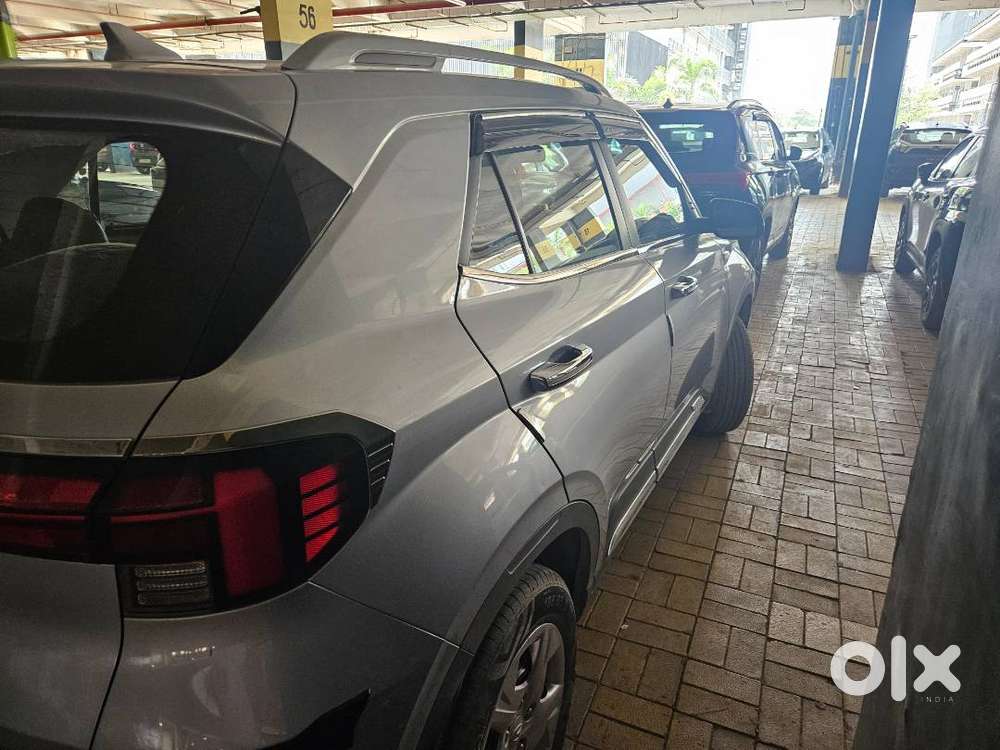 Hyundai Venue 2022 Petrol 27000 Km Driven
