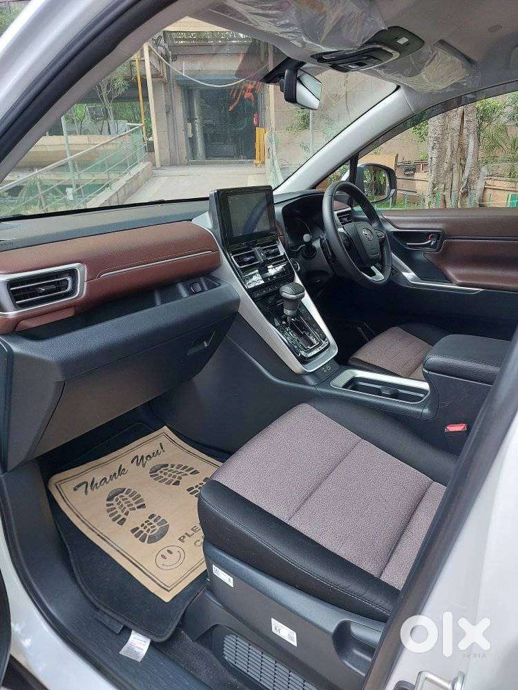 Toyota Innova Hycross 2.0 Vx (o) Hybrid 7 Str, 2025, Petrol