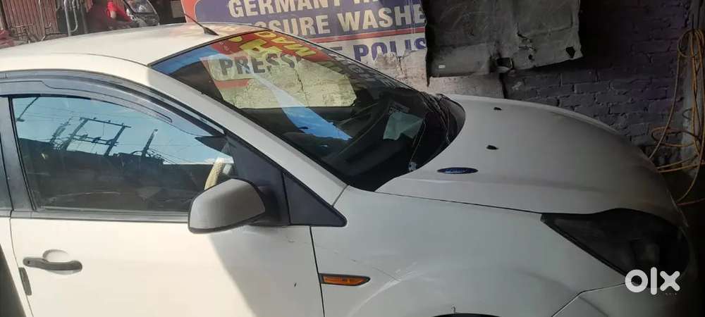 Ford Figo Titanium Petrol 2014