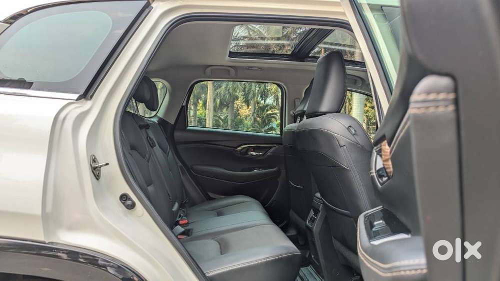 Maruti Suzuki Grand Vitara 1.5 Alpha Plus Intelligent Hybrid Ecvt, 2..