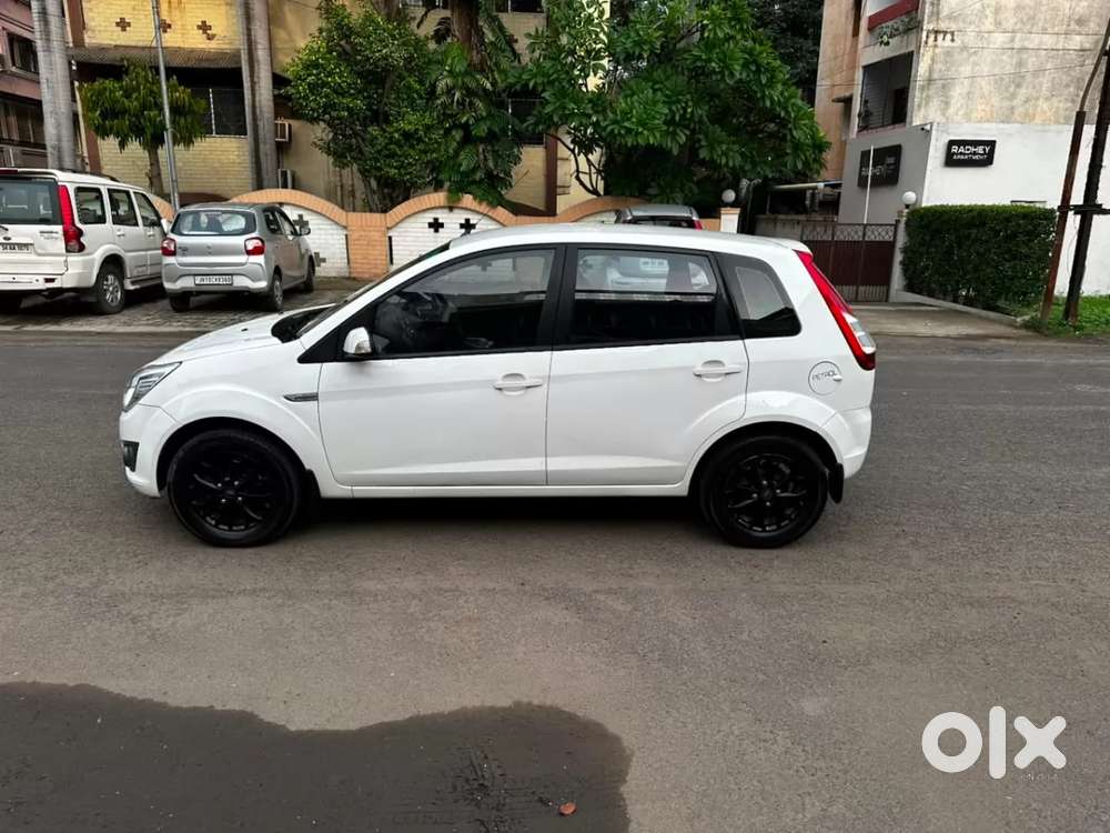 Ford Figo, 2015, Petrol