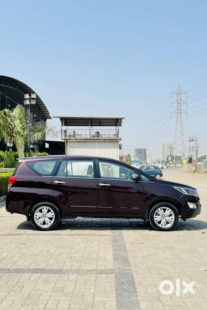 Toyota Innova Crysta 2.8 Zx At 7 Seater, 2016, Diesel