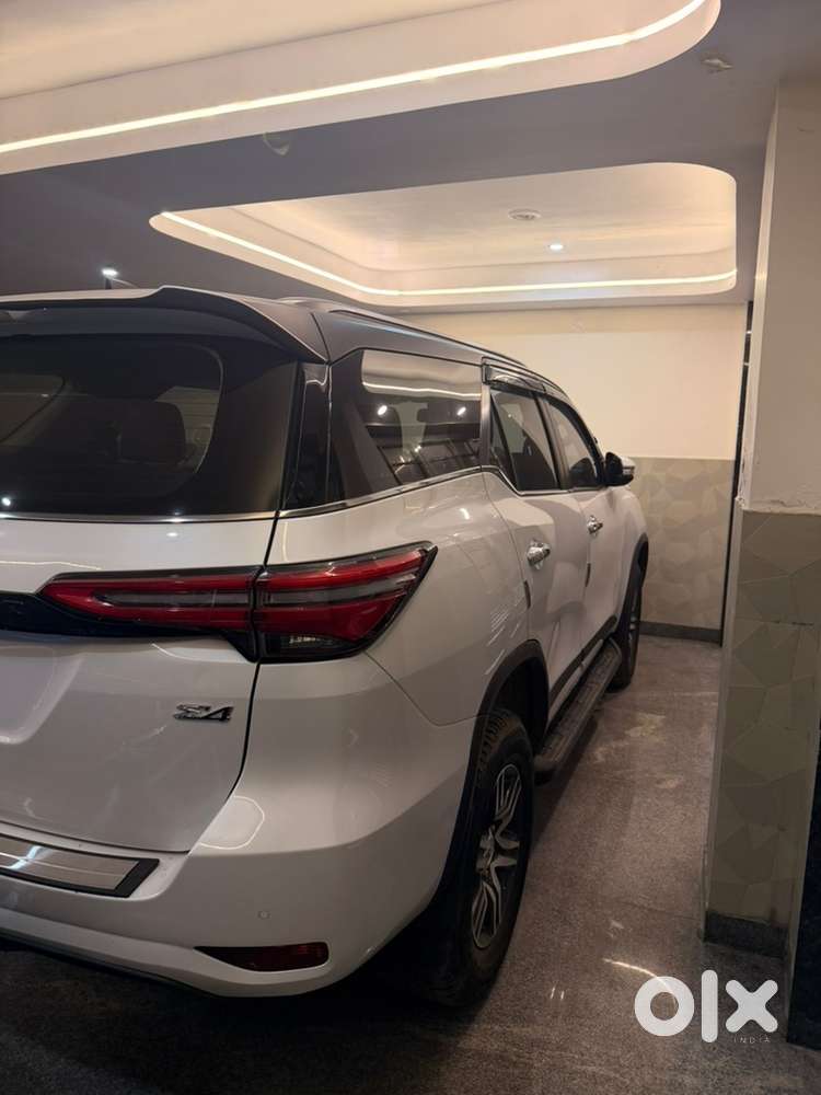 Toyota Fortuner Diesel At 2025 October