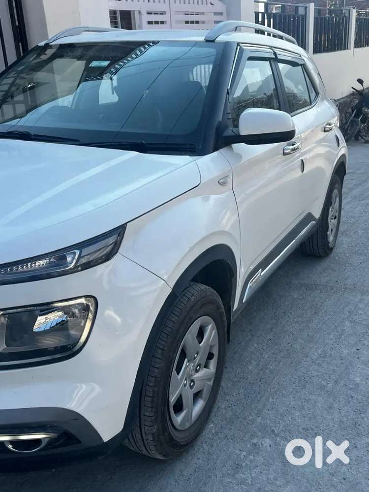 Hyundai Venue 2020 Petrol Well Maintained