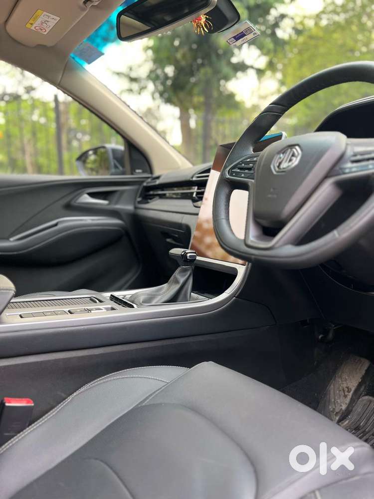 Mg Hector Plus Sharp Pro 1.5 Turbo Petrol 7 Str Dual Tone, 2024, Pet..