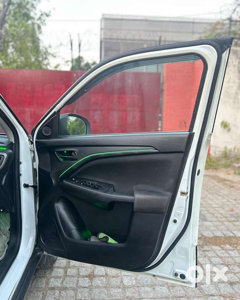 Maruti Suzuki Brezza 1.5 Vxi Cng, 2022, Cng & Hybrids