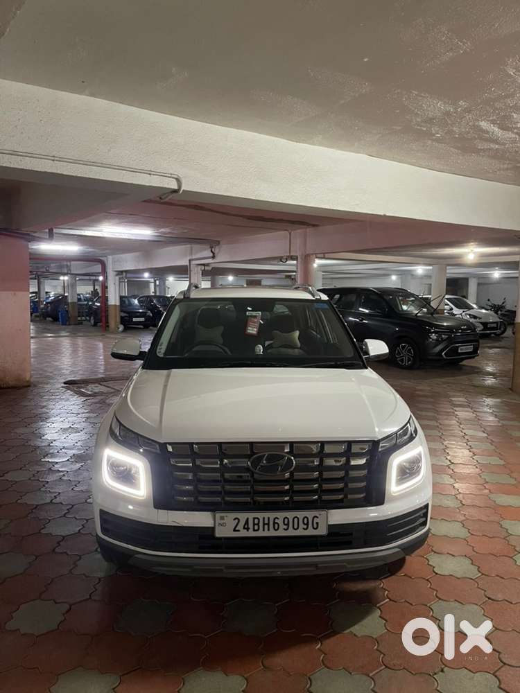 Hyundai Venue 2024 Diesel Excellent Condition- Bh Registration