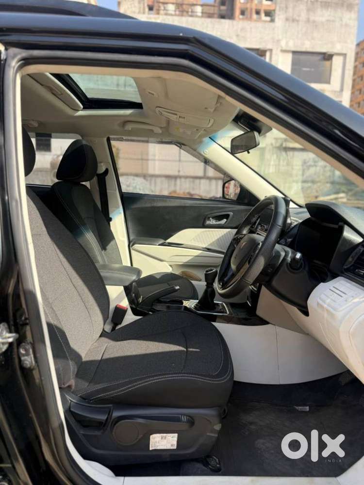 Mahindra Xuv 3xo Ax5 Pm Mt, 2024, Petrol