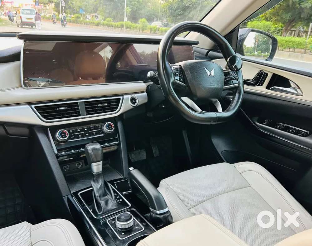 Mahindra Xuv700 2.2 Ax 7 Diesel At Str, 2023, Diesel