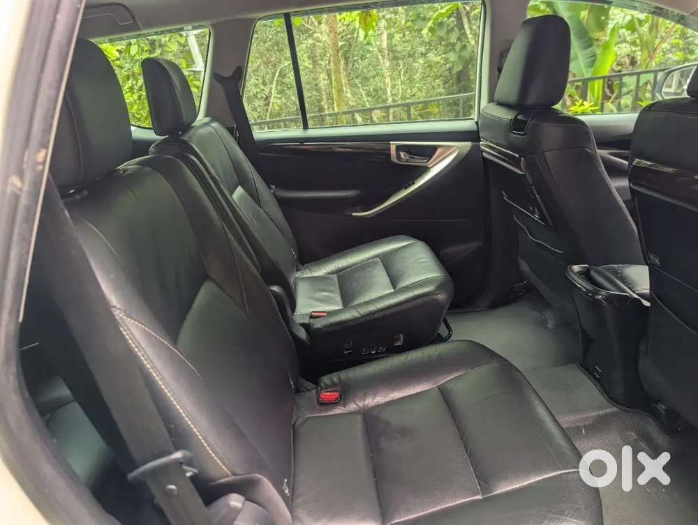 Toyota Innova Crysta 2.4 Z 2016 Diesel Mt