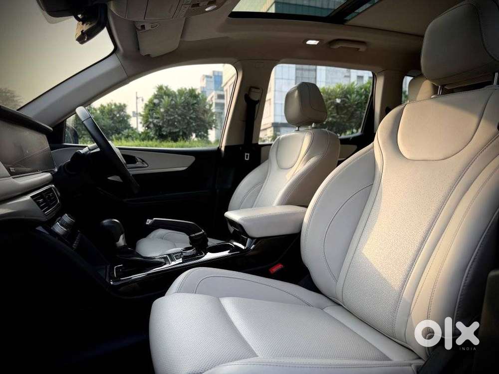 Mahindra Xuv700 2.0 Ax 7 Petrol At Str, 2023, Petrol