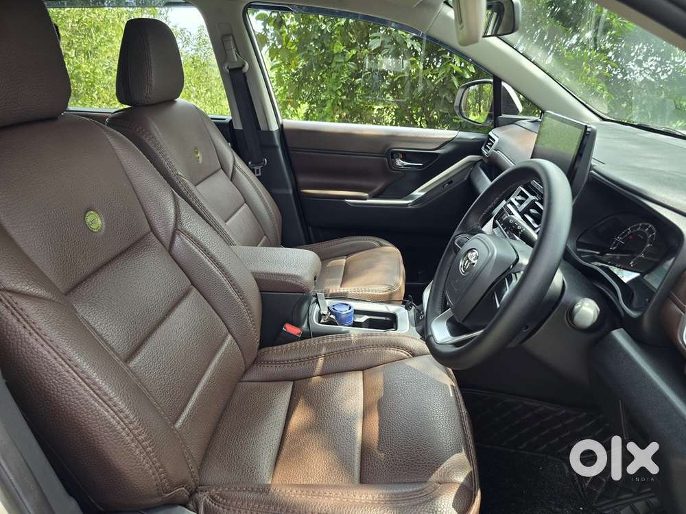 Toyota Innova Hycross 2025