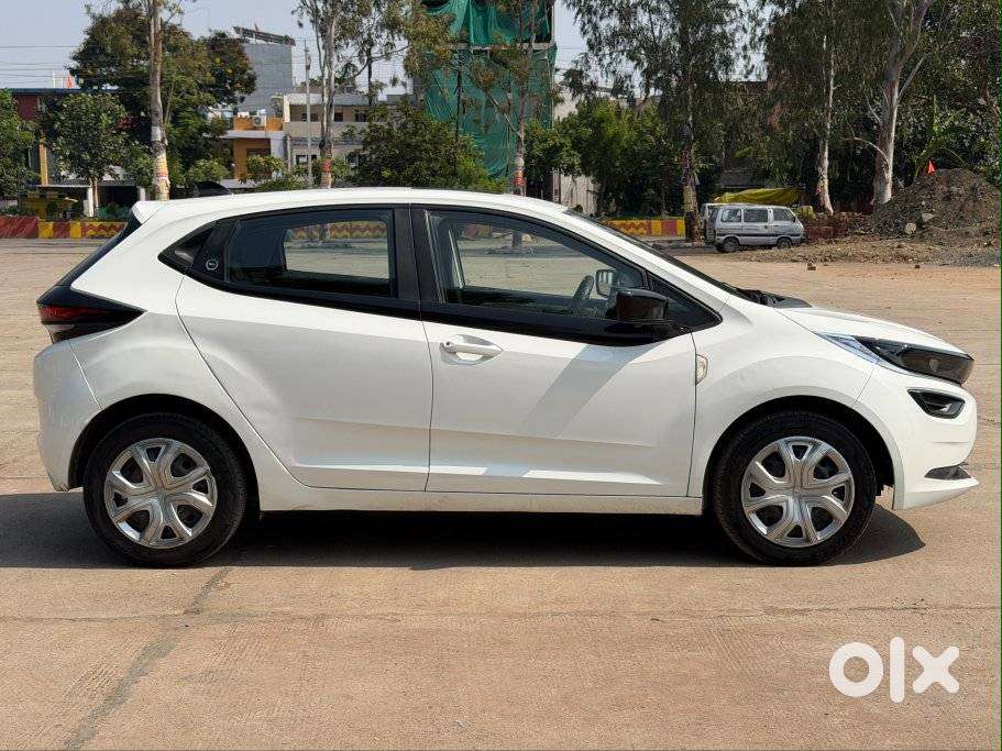 Tata Altroz 1.2 Xm, 2023, Petrol