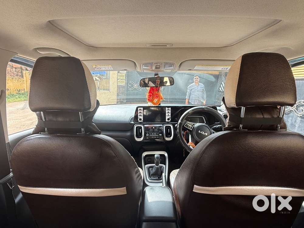 Kia Sonet 2023 Petrol Semi Automatic -black Color With Sunroof